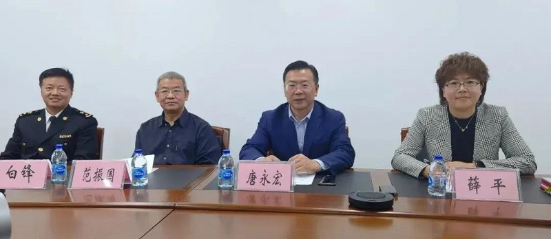 4領(lǐng)導(dǎo).jpg
